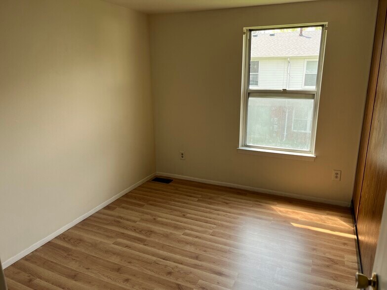 Building Photo - 21659 Hidden Rivers Dr N