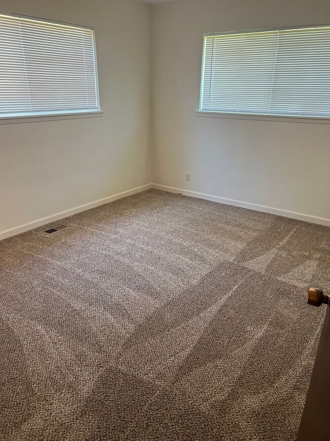 Building Photo - pd01 - Parkdale Estates Inc