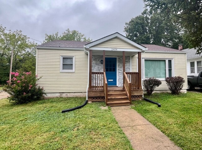 Primary Photo - Updated 2 bedroom home in Alton