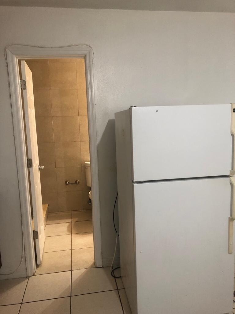 Building Photo - 1420 N 69th Way