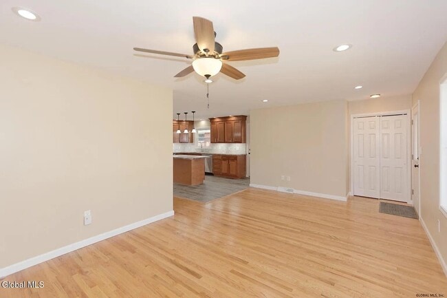 Building Photo - 614 Park Ave