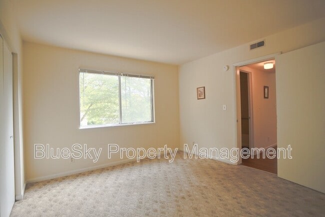Building Photo - 1243 Cedars Ct