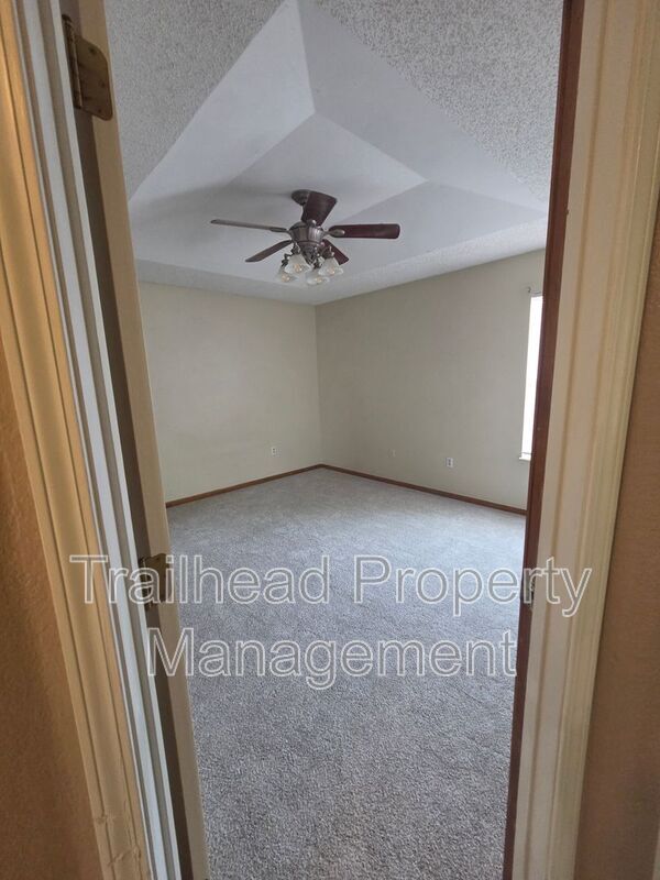 Building Photo - 607 SE Steeple Ln