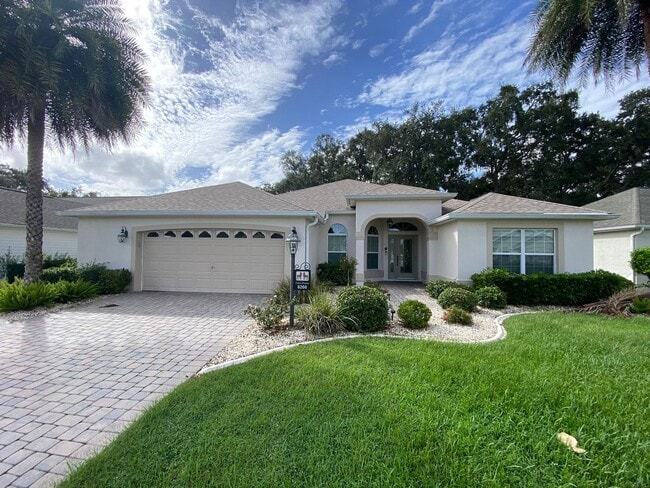 Primary Photo - Gorgeous 3 + 2 Turnkey ANNUAL Lease w/Soak...