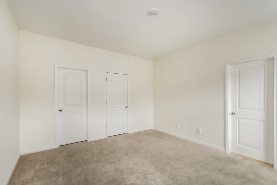 Building Photo - 1533 King St