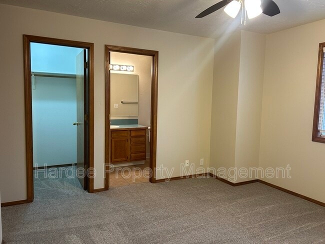 Building Photo - 2254 N Zircon Ave