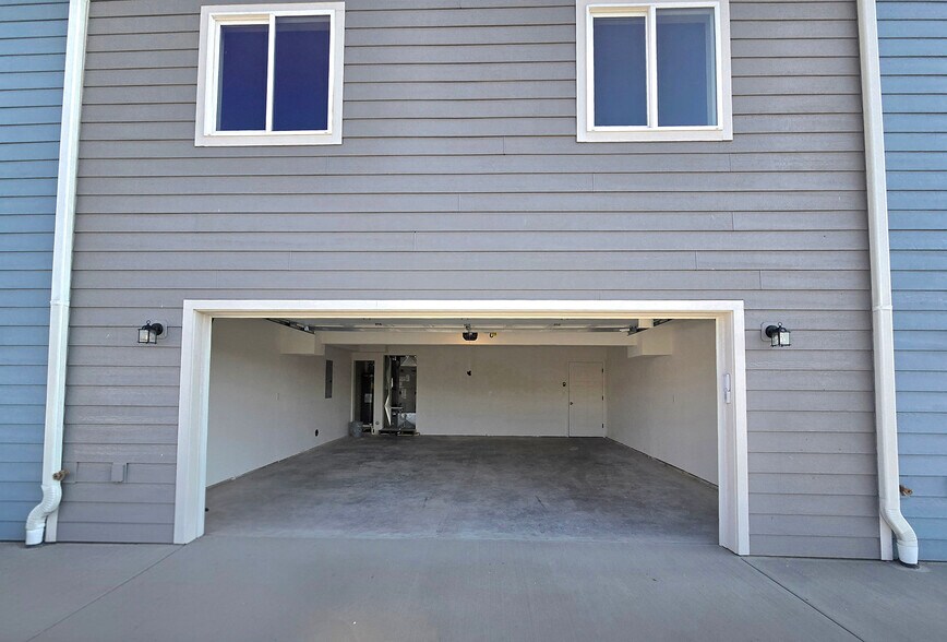 2-Car Garage Entry - 1408 Edington Ave