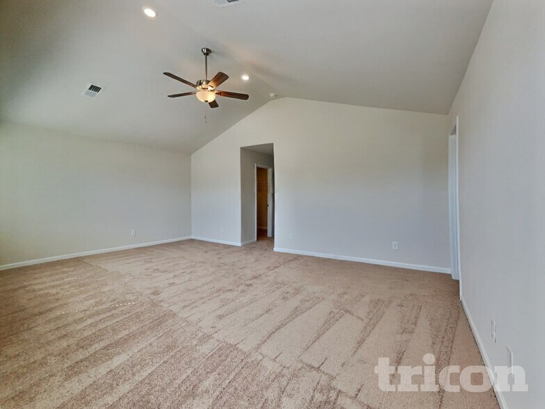 Building Photo - 205 Coleshill Rd