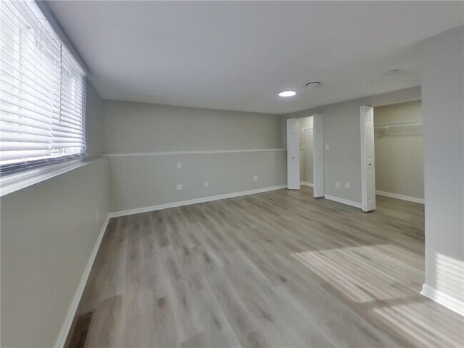 Building Photo - 1309 11th Ave W