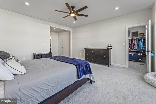 Building Photo - This beautiful 3 bed 2.5 bath 2-story condo provides a grand feeling with tall ceilings & over 16...