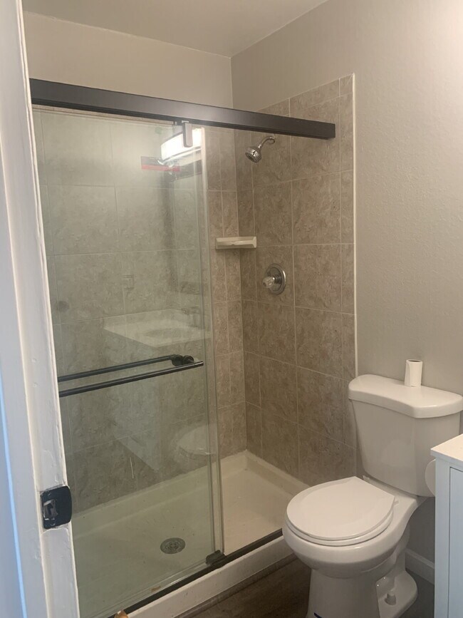 Building Photo - "Charming 3-Bed, 2-Bath Retreat with 1,280...