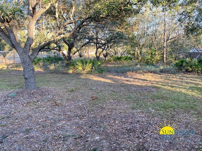 Building Photo - Stunning 4 Bedroom Home in Navarre