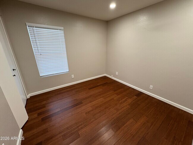 Building Photo - 5535 W Willow Ave