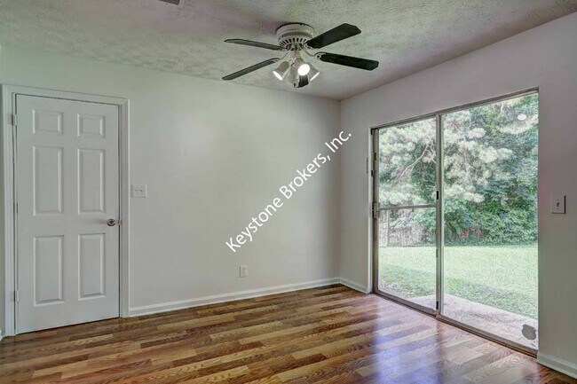 Building Photo - 198 Meadowlark Ln