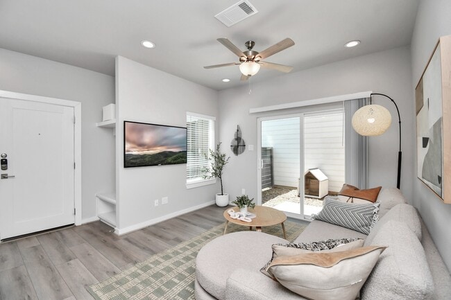 Building Photo - 23823 Cumberland Ridge Dr