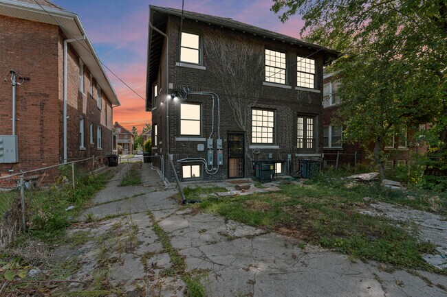 Building Photo - 1510 Virginia Park St