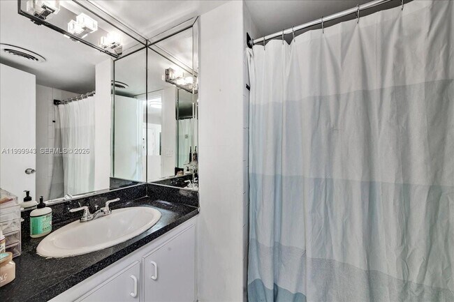 Building Photo - 9225 SW 87th Ave