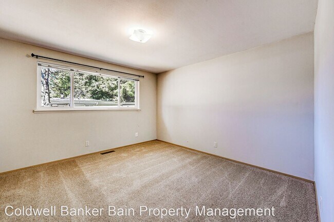 Building Photo - 4 br, 2 bath House - 515 N. 198th Street