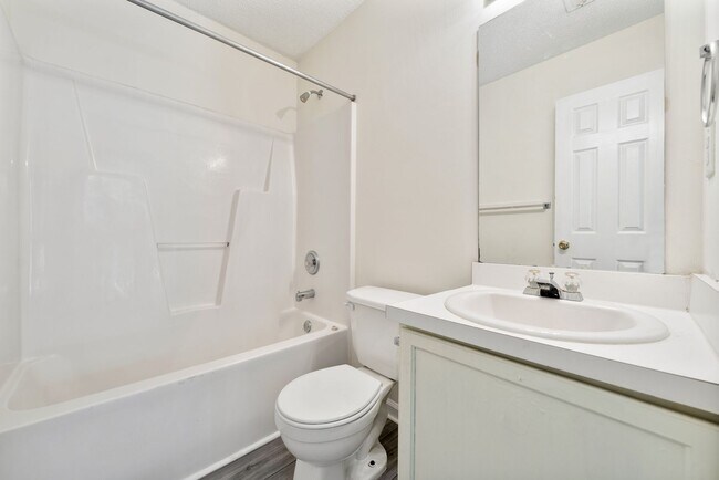 Building Photo - Charming 3-Bedroom Ranch in the Heart of D...