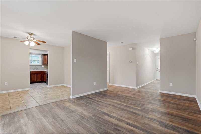 Building Photo - 4546 Rosemarie Dr