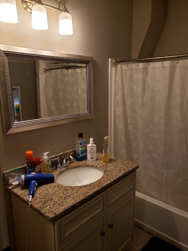 Building Photo - Newly Renovated Temple Student Housing