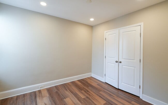 Building Photo - Amazing newly redone large 3 bedroom