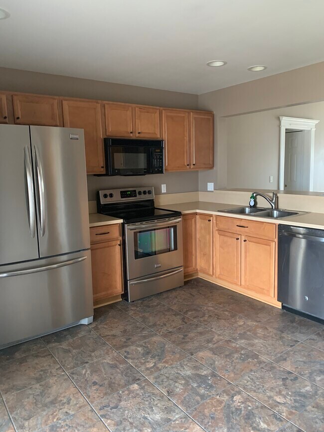 Kitchen with stainless steel appliances - 51870 Adler Park Dr E