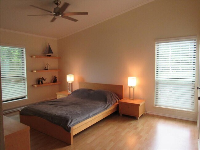 Building Photo - 2425 Augusta Dr