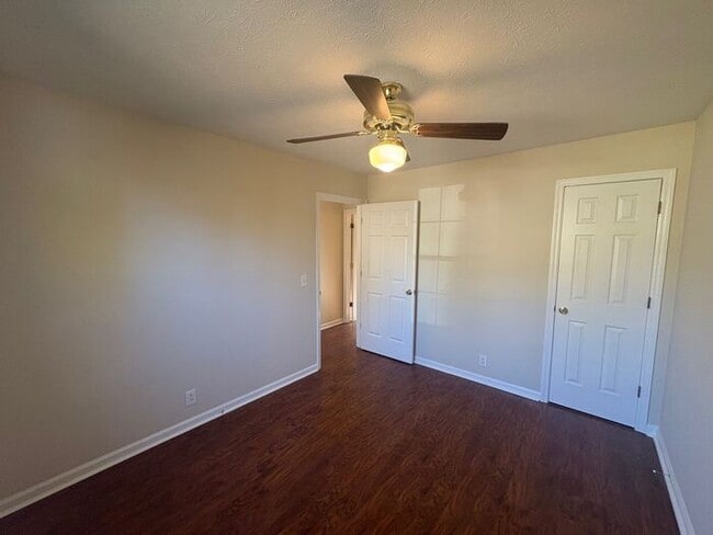 Building Photo - 3 Bed/2 Bath with Deck/Yard in quite neigh...