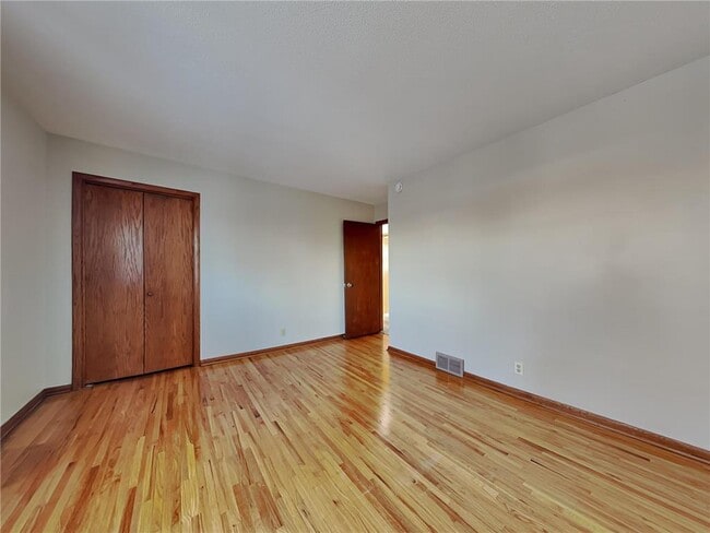 Building Photo - 3405 Ensign Ave N