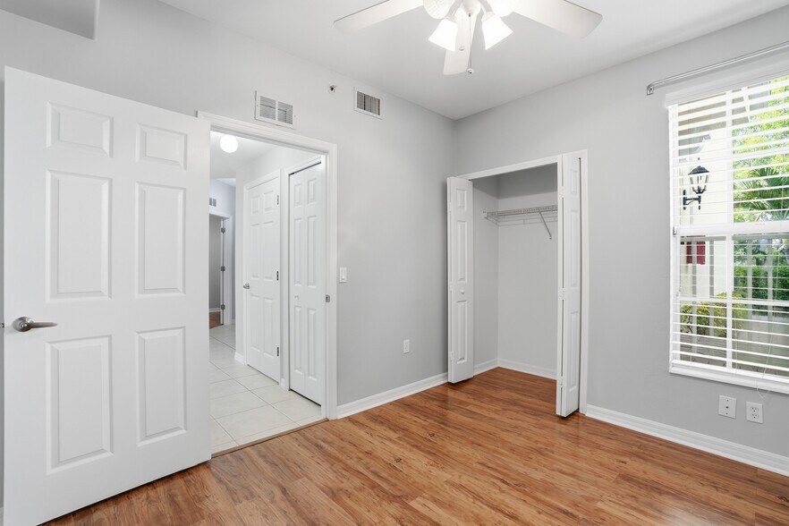 Building Photo - 1375 Henley St