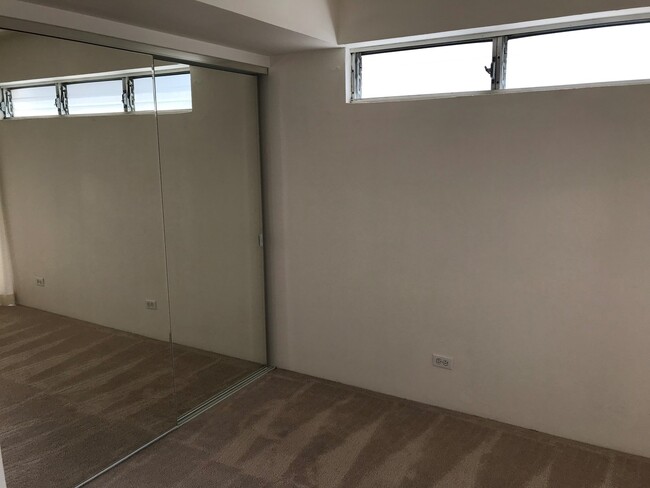 Building Photo - Waikiki! Marina Towers-Large, 2 Bdrm., 1.5 bath, cov'd pkg./washer/dryer in apt.