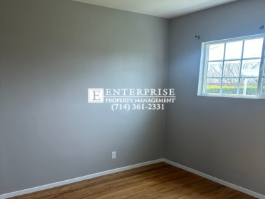 Building Photo - Charming 2-Bedroom Home with Landscaped Ya...