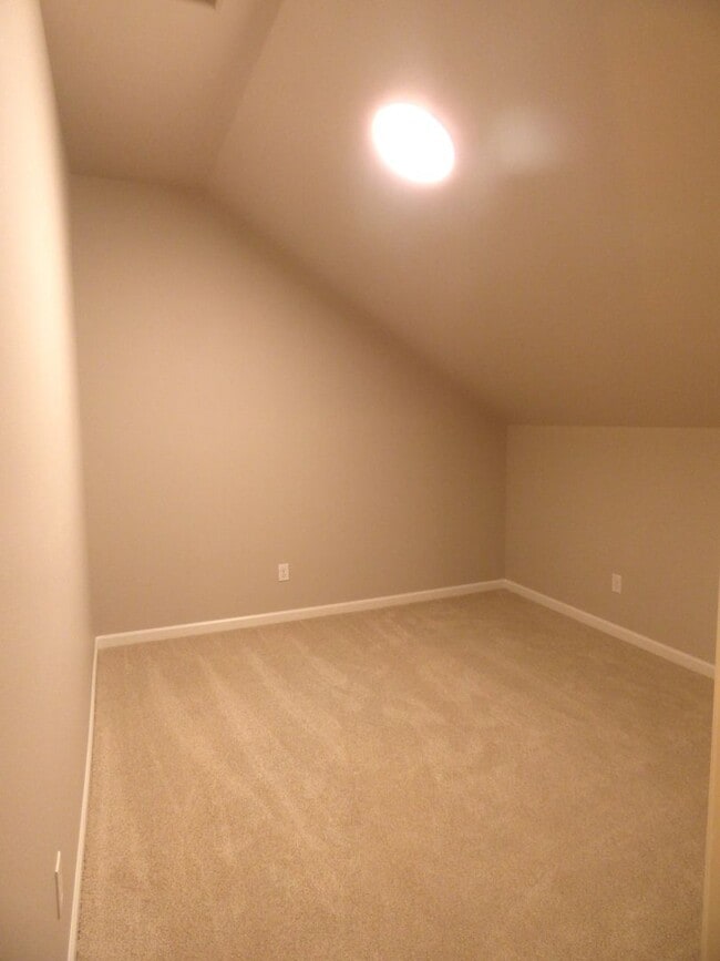 Building Photo - 5 Bedroom Home in South Salem! Near I-5