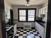 Building Photo - 106 Kenoza Ave