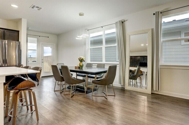 Building Photo - 113 Filifera Ct