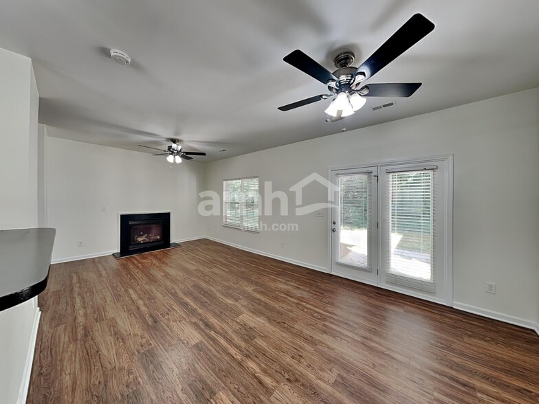 Building Photo - 9149 Glenashley Dr