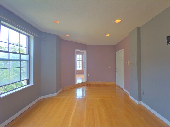 Building Photo - 421 Wethersfield Ave