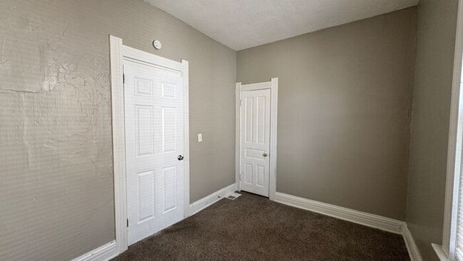 Building Photo - Charming 3-Bedroom Home with Convenient Lo...