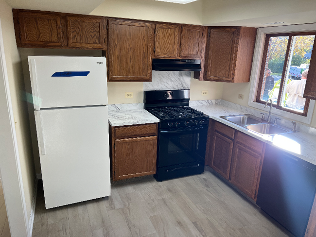 Building Photo - 315 Creekside Dr
