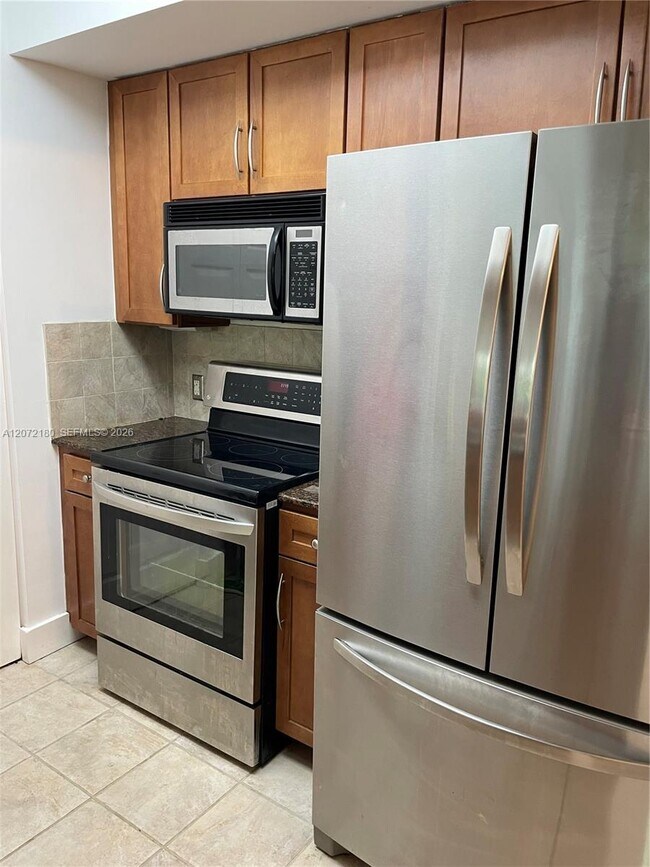 Building Photo - 2000 N Bayshore Dr