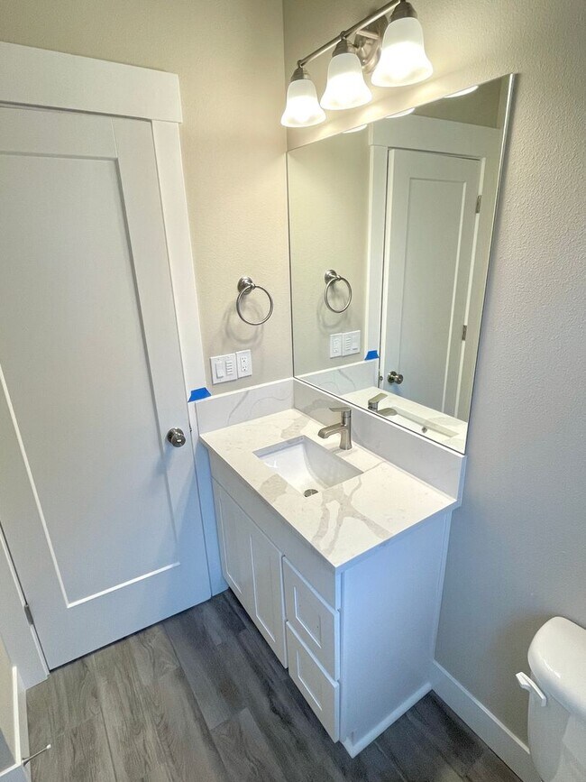 Building Photo - LASHJ02