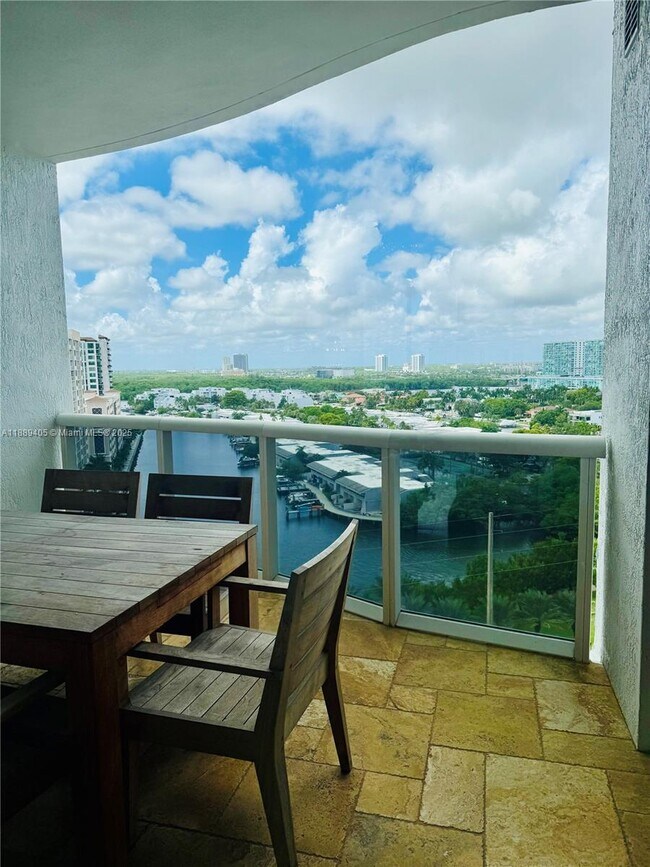 Building Photo - 16001 Collins Ave