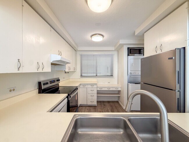 Building Photo - Beautiful One Bedroom in Hawaii Kai