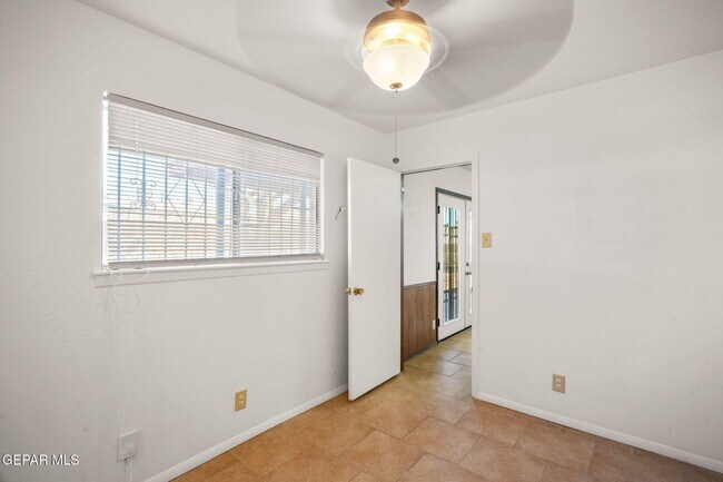 Building Photo - 5313 Bastille Ave