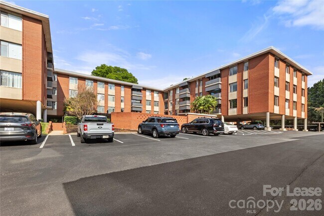 Building Photo - 1300 Queens Rd