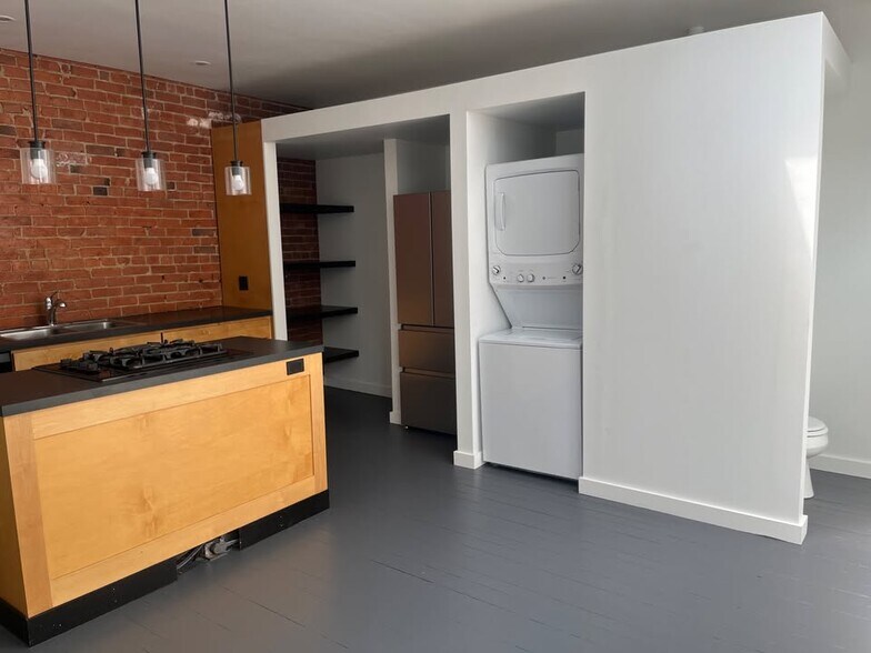 Kitchen - 402 Warner st