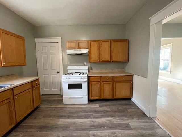 Building Photo - 422 Studebaker St