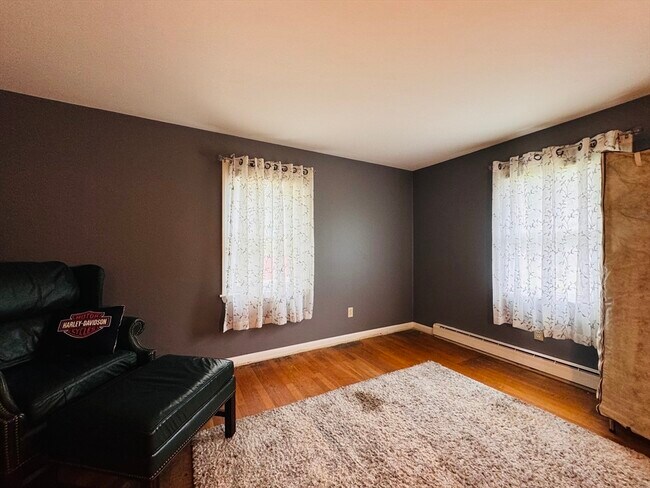 Building Photo - 18 Weaver St