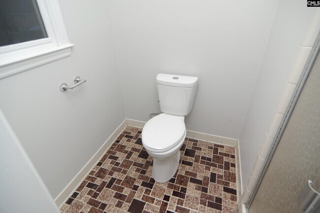 Building Photo - 123 Valley Springs Rd